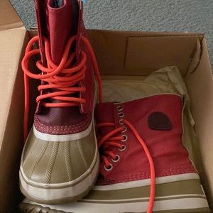 Sorel Womens or big kids boots.